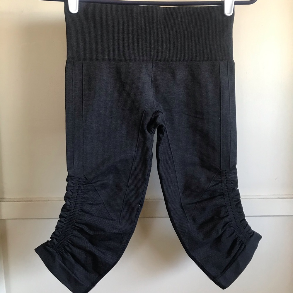 Lululemon In The Flow Crop - Picture 5 of 7